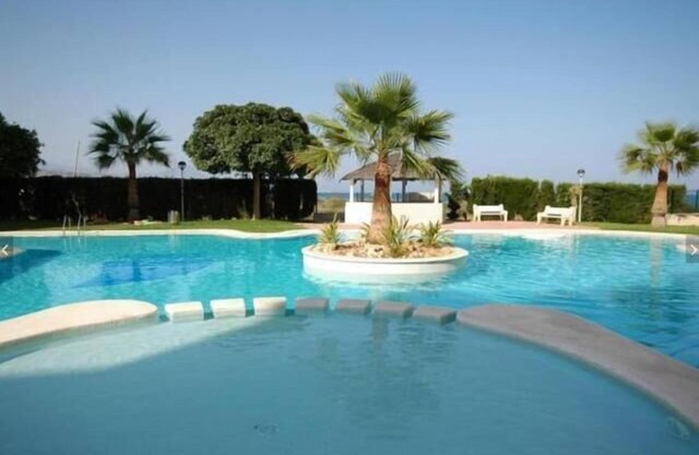 BEACHFRONT/FIRST LINE-Fantastic apartment next to the beach. Sea view