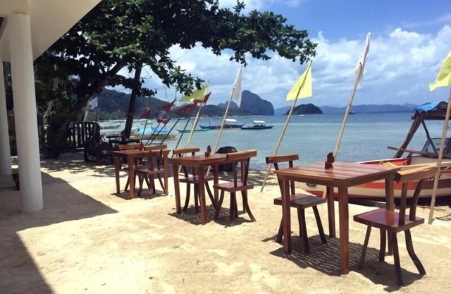 Beachfront guesthouse in El Nido - 2Pax