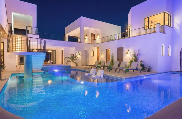 Beachfront home & mountain views, and the biggest private pool