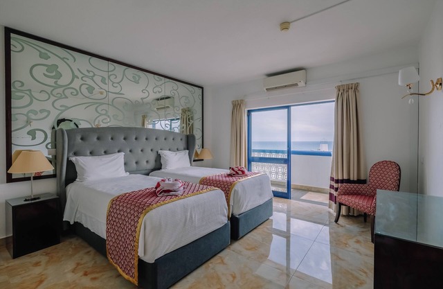 Beachfront Hotel with Indoor & Outdoor Pool! 2 Homely Units with Full Kitchens!