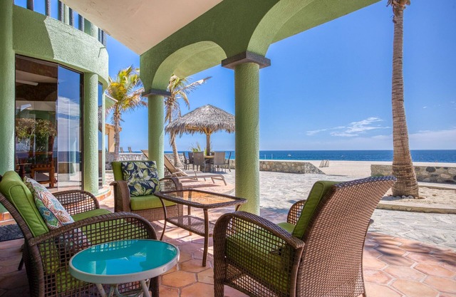 BEACHFRONT HOUSE LOS BARRILES - Prime location - Two blocks from restaurants