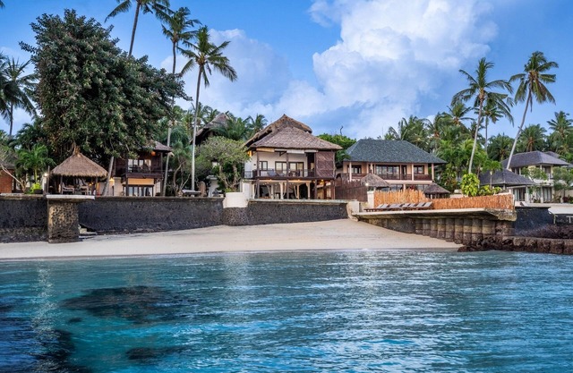 Beachfront Group Property – 9 Separate Rooms, 3 Levels | The Village of Angels