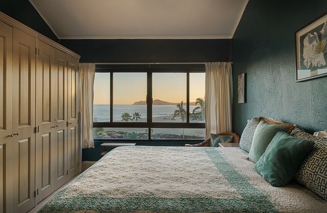 BEACHFRONT! LUXURY, HUGE ONE BEDROOM PENTHOUSE@ CASA DEL MAR!!