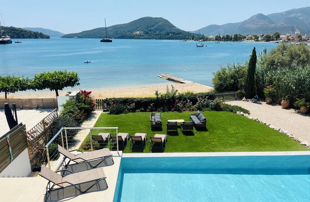 BEACHFRONT Luxury Villa - Private Swimming Pool, Garden & Direct Beach Access
