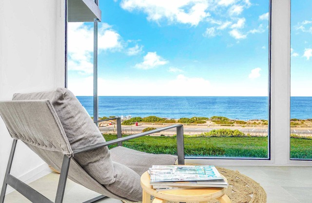 Beachfront on Seagull - Uninterrupted Seaviews.