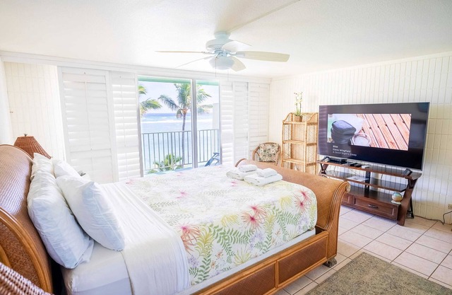 Beachfront PENTHOUSE w/Views & A/C!