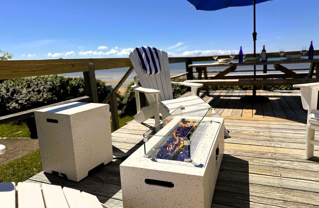 Beachfront~Seaside Sea-duction-Dog Friendly