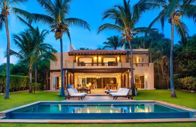 Beachfront w/Full Staff, Now Available! Your Own Private Luxury resort" Views,