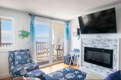 Beachfront with Stunning Views