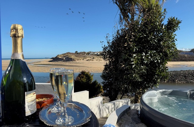 Beachpad's Beach House on *Best Beach 2024 The Times with +Hot Tub Parking Wifi