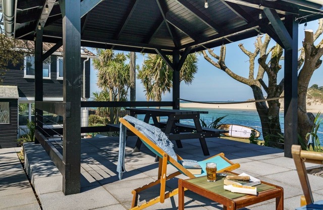 Beachpad's Ferry House on Best Beach 2024 *The Times Pool Hot Tub Parking Wifi