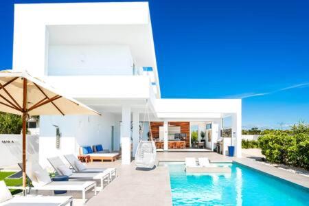 Beachside 3 Bedroom Villa with Pool and Resort Amenities - White Villas - v4