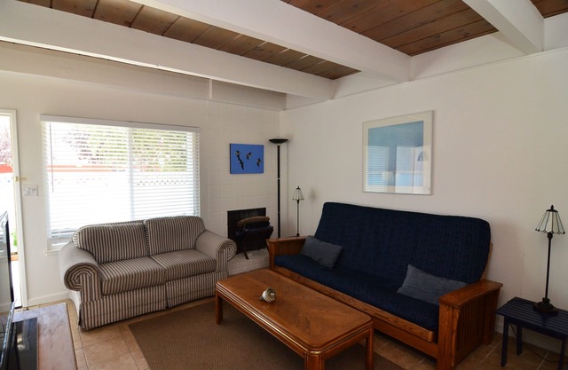 Beachside Aptos - Quick Walk to Beach, Pet Friendly, WIFI, Washer & Dryer