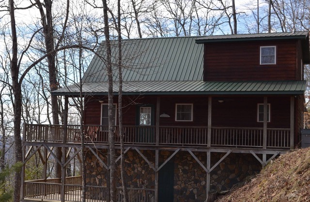 Bear Rock Chalet beautiful, secluded, mountain retreat with breathtaking views