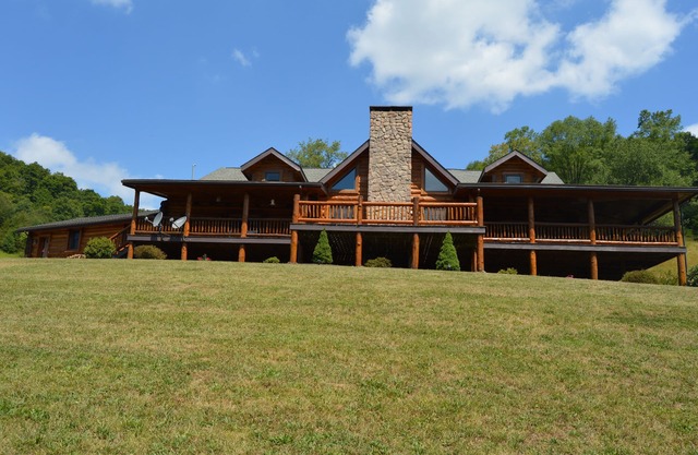 Bear Trail Lodge - Potter County Vacation Home