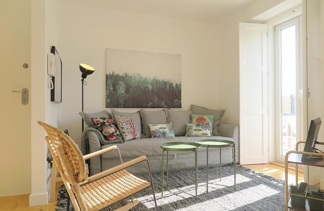 Beato Stylish Cozy Apt – Riverside Small Balcony