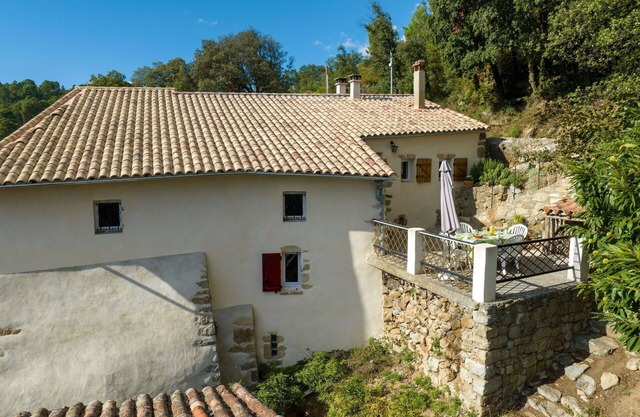 Beautiful villa for 6 guests with WIFI, TV, terrace and pets allowed