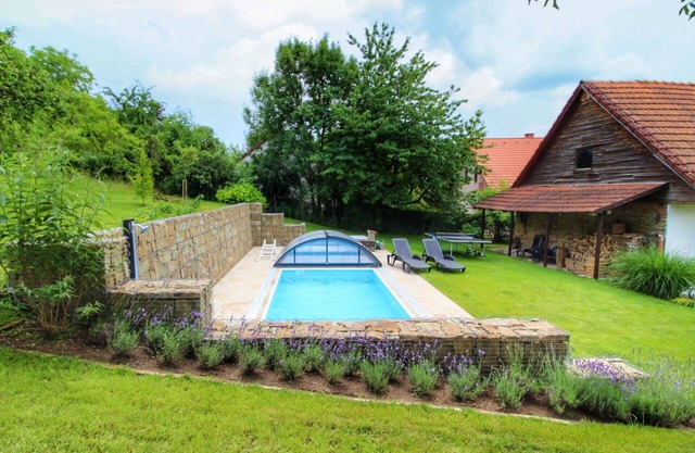 Beautiful private villa for 5 people with WIFI, private pool, A/C, TV, terrace and parking