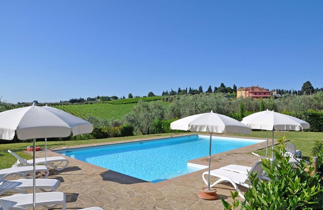 Beautiful apartment with pool, A/C, WIFI, panoramic view and parking, close to Greve In Chianti