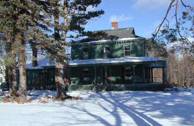 Beautiful 1 BDRM Overlooking Bread Loaf Campus- Available School of nEnglish!