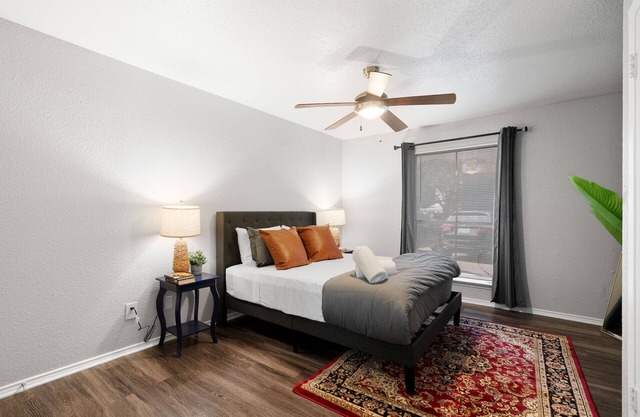 Beautiful 1BD/1BA in University Hills 0382