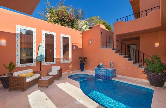Beautiful 2 BD & 2.5 BA with Private Pool amazing views!
