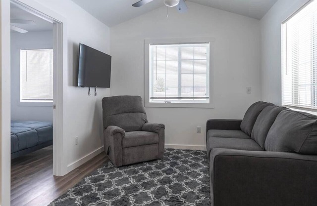 Beautiful! 2 Bedroom Cottage- .Home of Keweenaw National Historical Park