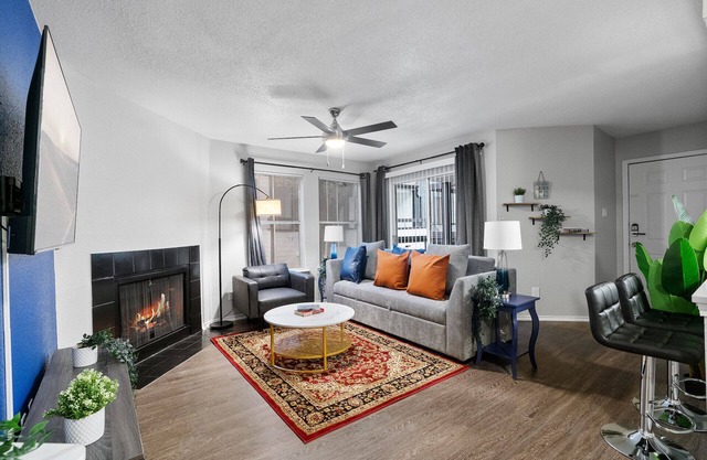Beautiful 2BD/2BA in University Hills 6123