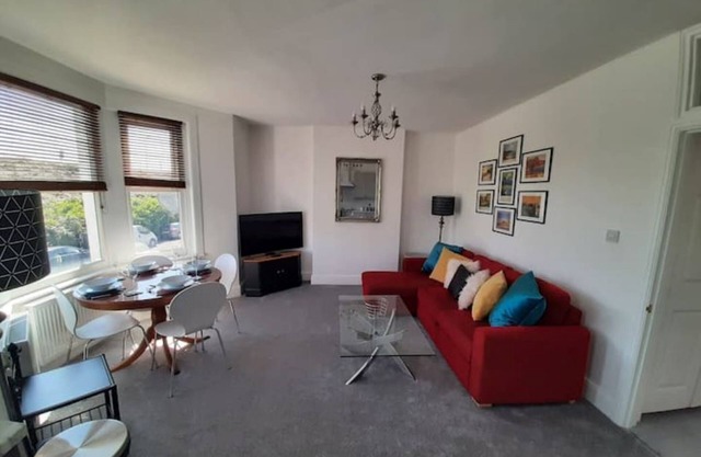 Beautiful 2BR Home close to Beachfront
