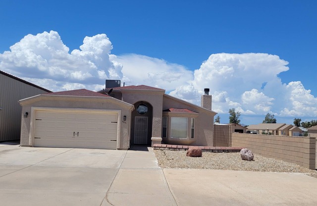 Beautiful 3 bed/2bth Mohave Valley River home close to River, Laughlin & Havasu