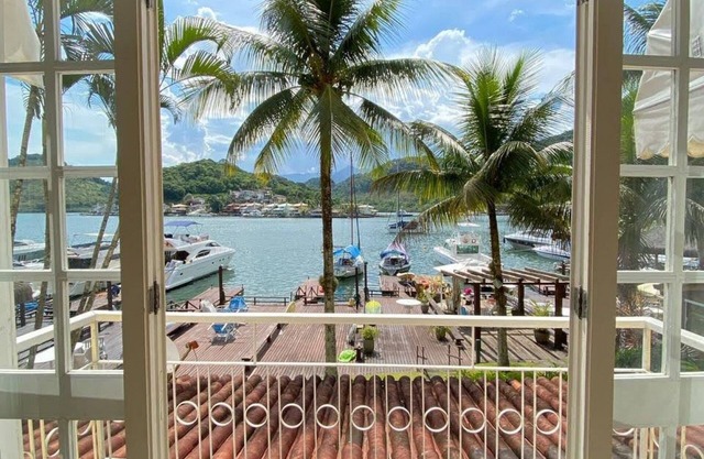 Beautiful 3 Bedrooms with Deck, Barbecue, Pool, Angra