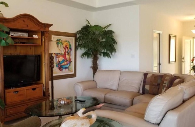Beautiful 3 Bedroom Villa with a View of the Pond~16GH