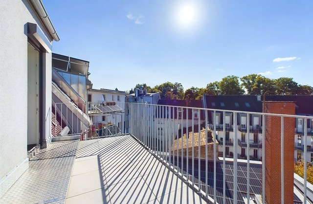 Beautiful 3 room top floor apartment, balcony, on the Rhine, near the old town of Constance