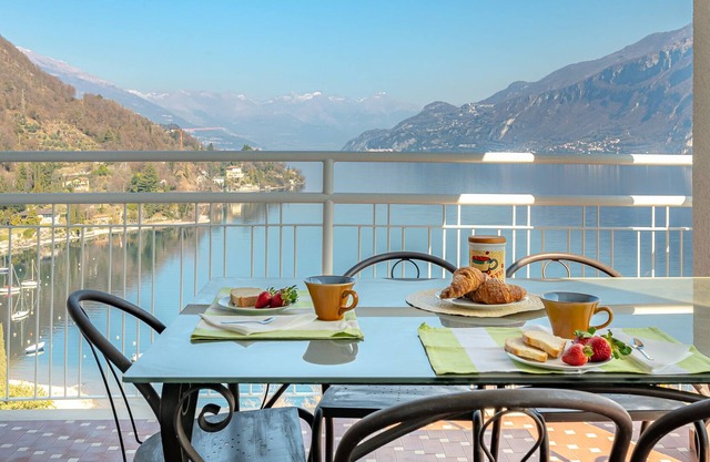 Beautiful 4-Bed Apartment in Limonta