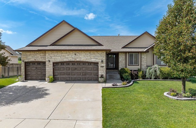 Beautiful 4 Bedroom 3 bath home in nice Eastside neighborhood and LOTS of extras