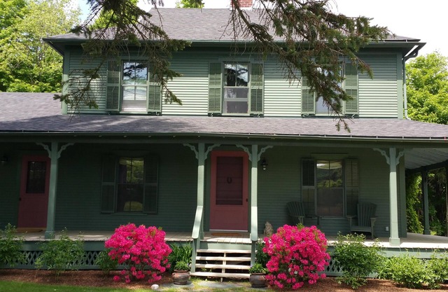 Beautiful 4 Bedroom Home Available this Summer
