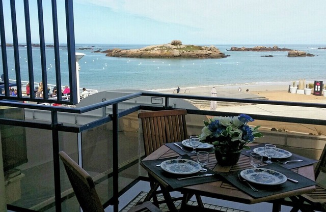 Beautiful 4-person apartment* on the beach Superb sea view