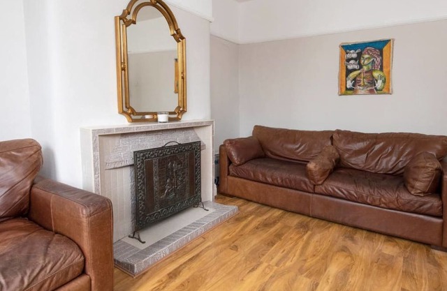 Beautiful 4BD Home in Heart of Fallowfield!