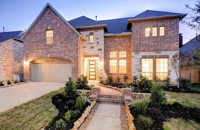Beautiful 5-bedroom house in a resort-like community with access to everything