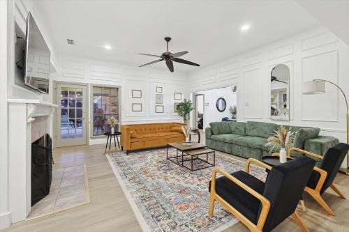 Beautiful 5BR 2BA DeSoto Holiday Home with Pool