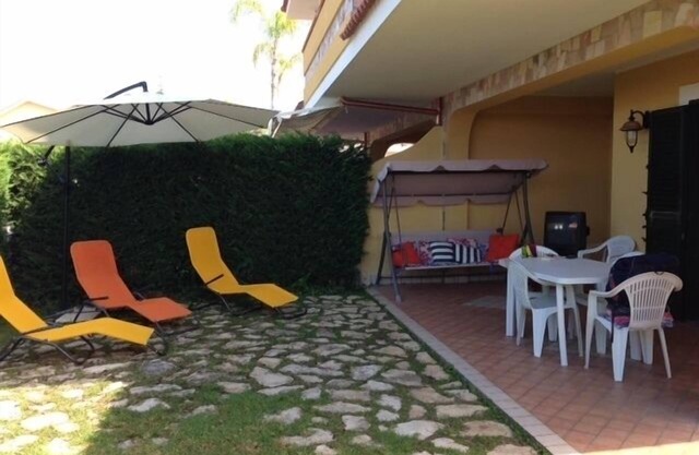 Beautiful apartment in villa, with large garden about 400mt from the beach
