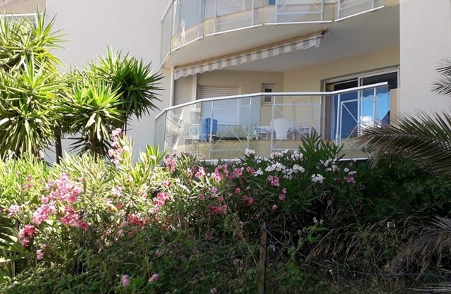 Beautiful air-conditioned 2-room apartment near the beach