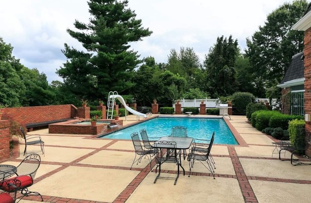 Beautiful and unique 6 bedrooms 6 bathrooms large pool and hot tub 7000sqft
