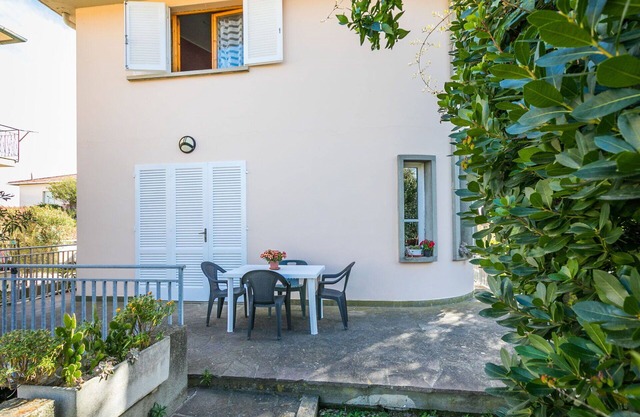 Beautiful apartment for 2 guests with WIFI, TV, terrace, pets allowed and parking