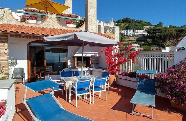 Beautiful apartment for 9 people with WIFI, A/C, TV, terrace and parking