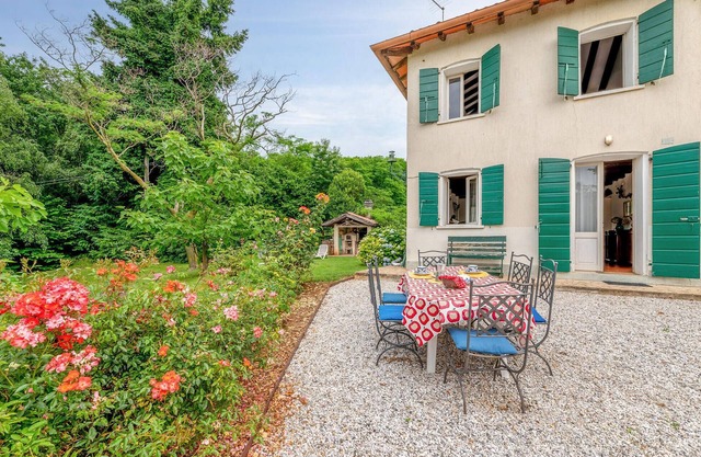 Beautiful apartment in Montebelluna TV