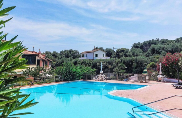Beautiful apartment for 6 guests with WIFI, pool, TV, terrace and parking