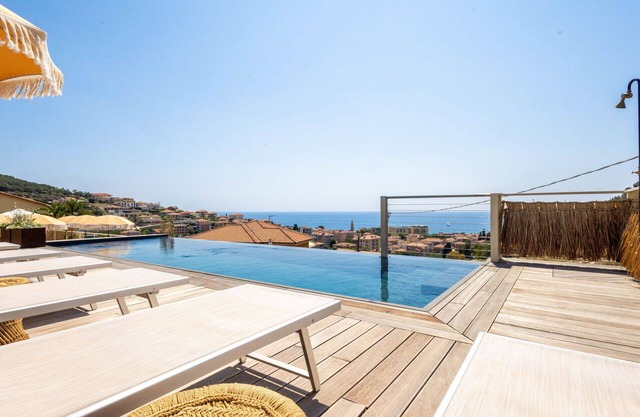Beautiful apartment for 4 people with pool, A/C, WIFI, TV and patio