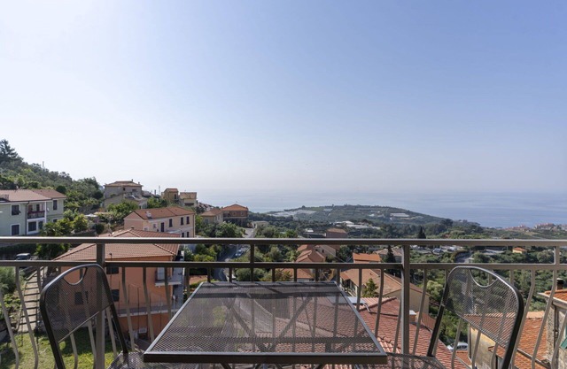 Beautiful apartment for 6 people with WIFI, A/C, balcony and pets allowed