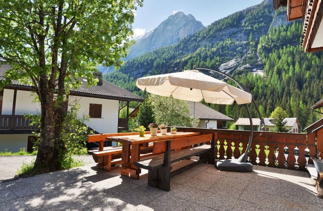 Beautiful apartment for 6 people with WIFI, TV, patio and parking